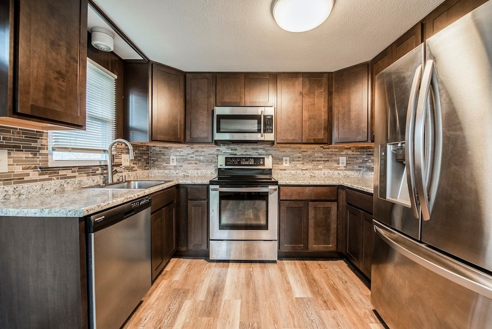 183 Middle St unit 185, Springfield, MA 01104 - photo 1