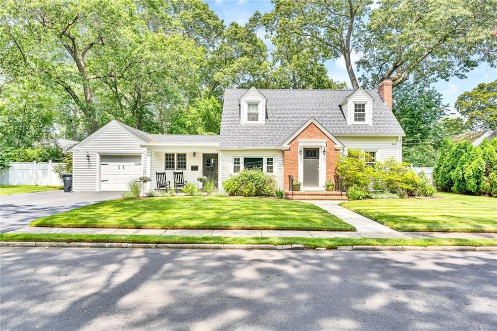 7 Oak Hill Ave, Warwick, RI 02886 - photo 1