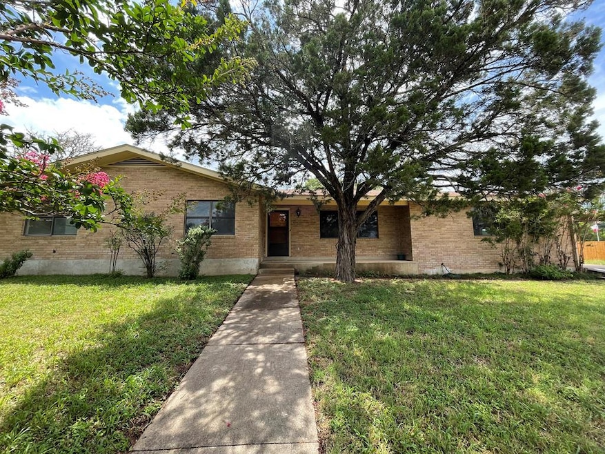 271 Linda Dr, Fredericksburg, TX 78624 - photo 1