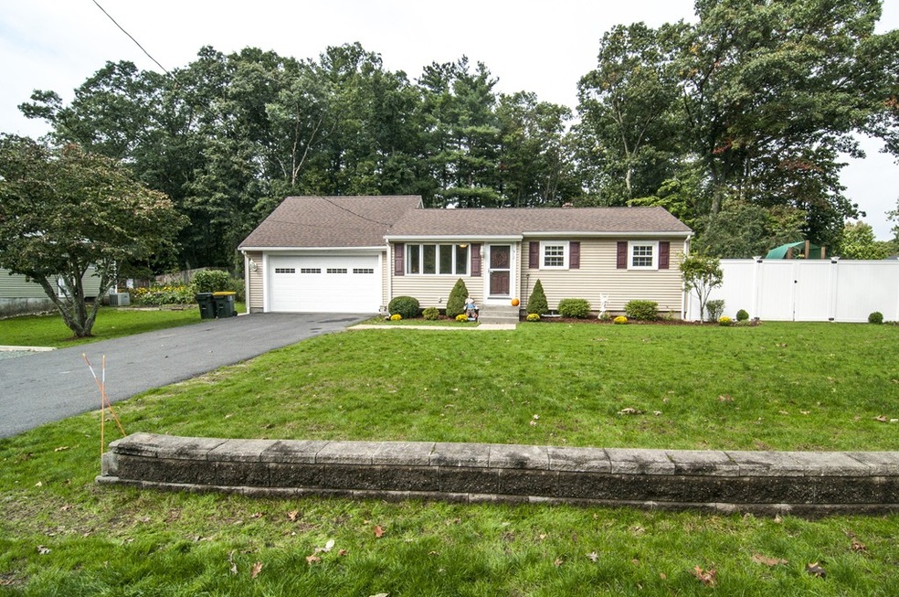 512 Pleasant St, Franklin, MA 02038 - photo 1