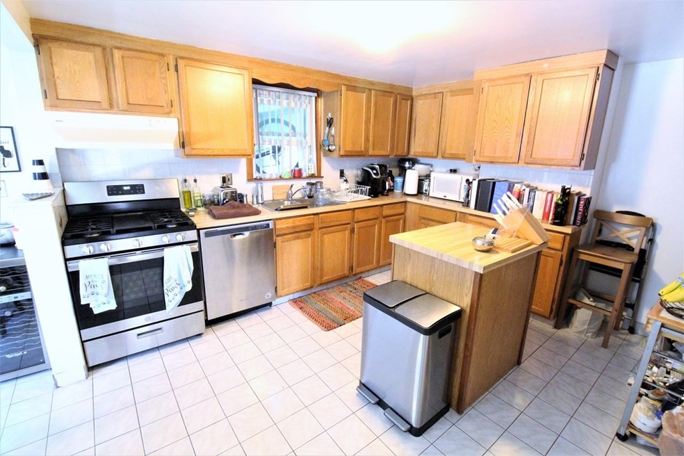 116 Massasoit St unit 1, Waltham, MA 02453 - photo 1