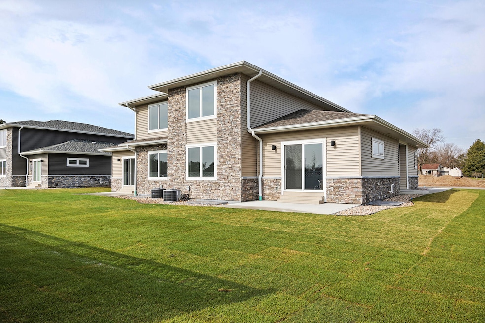 1200 Sween Dr unit 2, Holmen, WI 54636 - photo 1