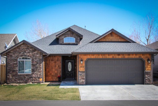 252 Robert St, Cody, WY 82414 - photo 1