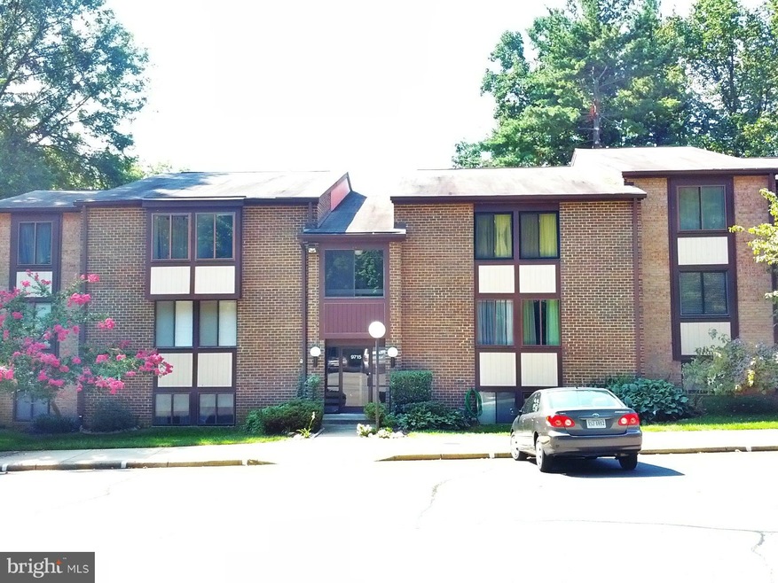 9715 Kings Crown Ct unit 101, Fairfax, VA 22031 - photo 1