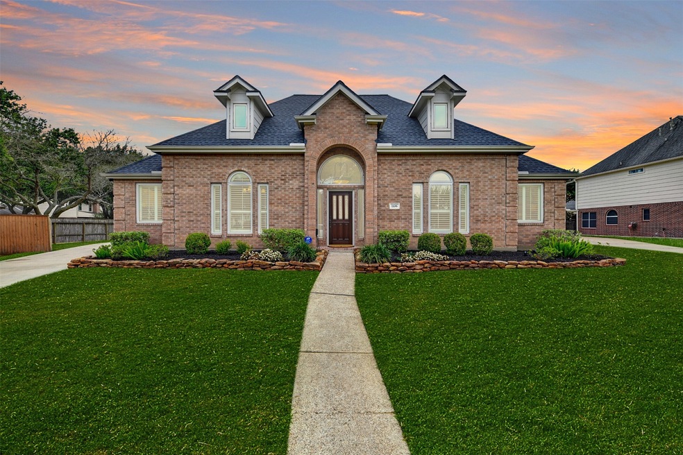 1106 Red Wing Dr, Friendswood, TX 77546 - photo 1