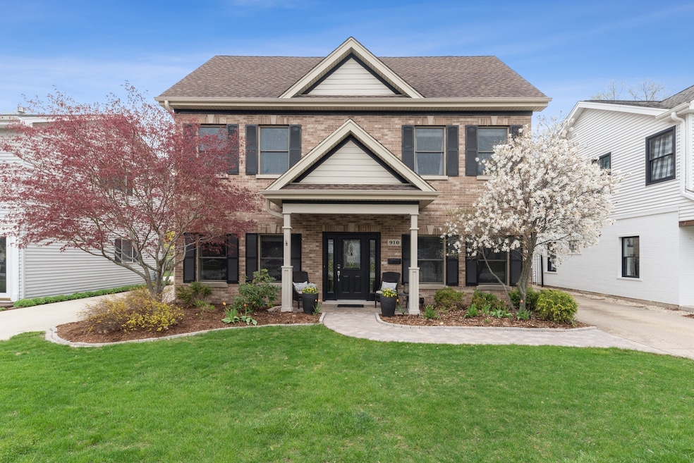 Sold $931,000 • Co-Listing Agent