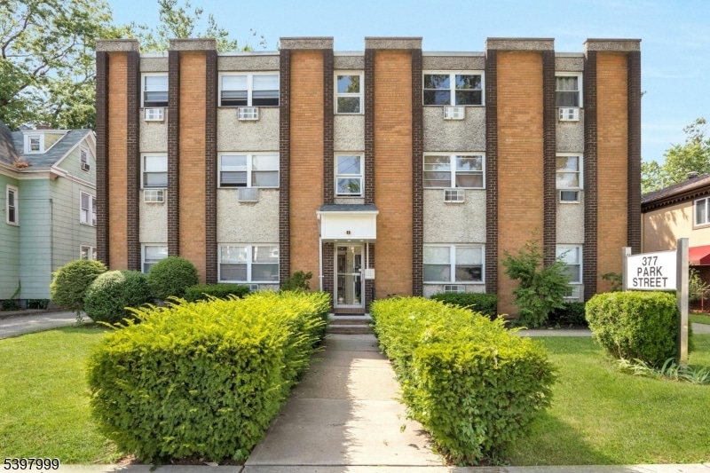 377 Park St, Hackensack, NJ 07601 - photo 1