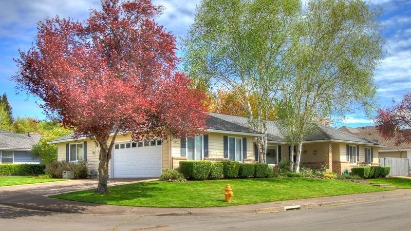 2426 Rockwood Ct, Medford, OR 97504 - photo 1