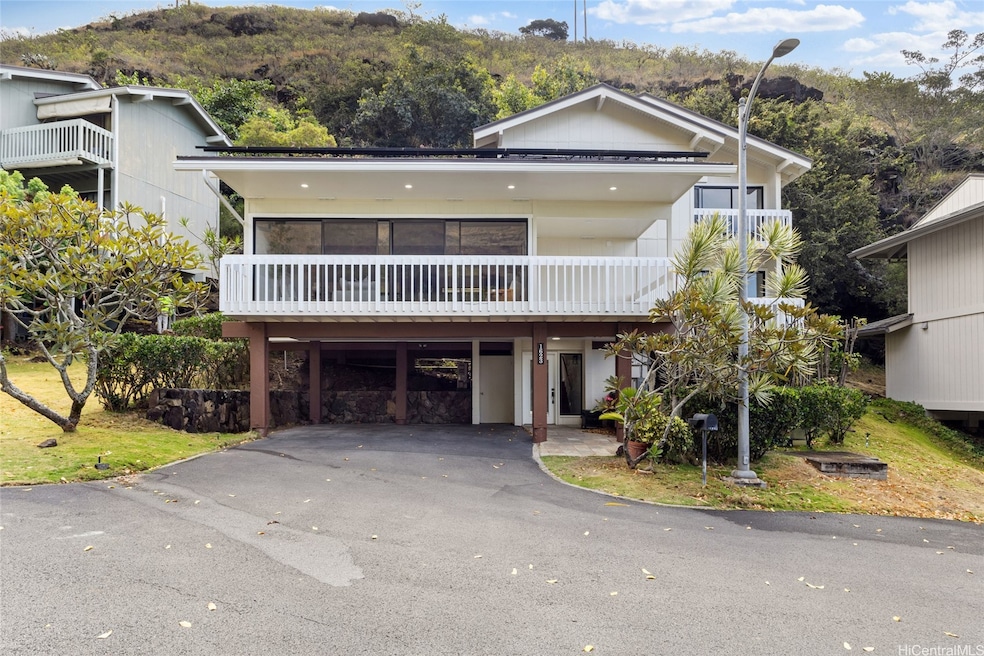 Car port that can fit 2+ cars, has connection for