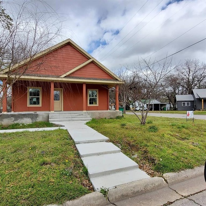 1321 Olive St, Gainesville, TX 76240 - photo 1