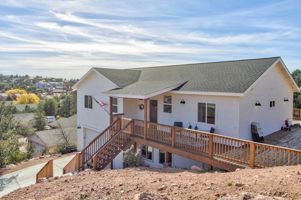Elevation 2 - 102 N Lookout Pt