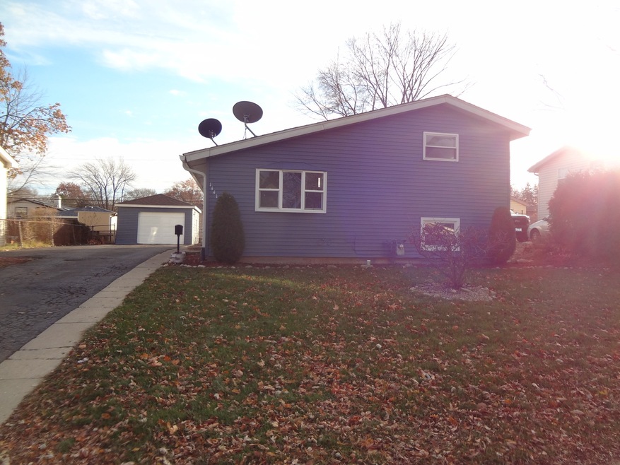 1441 Kings Rd, Carpentersville, IL 60110 - photo 1