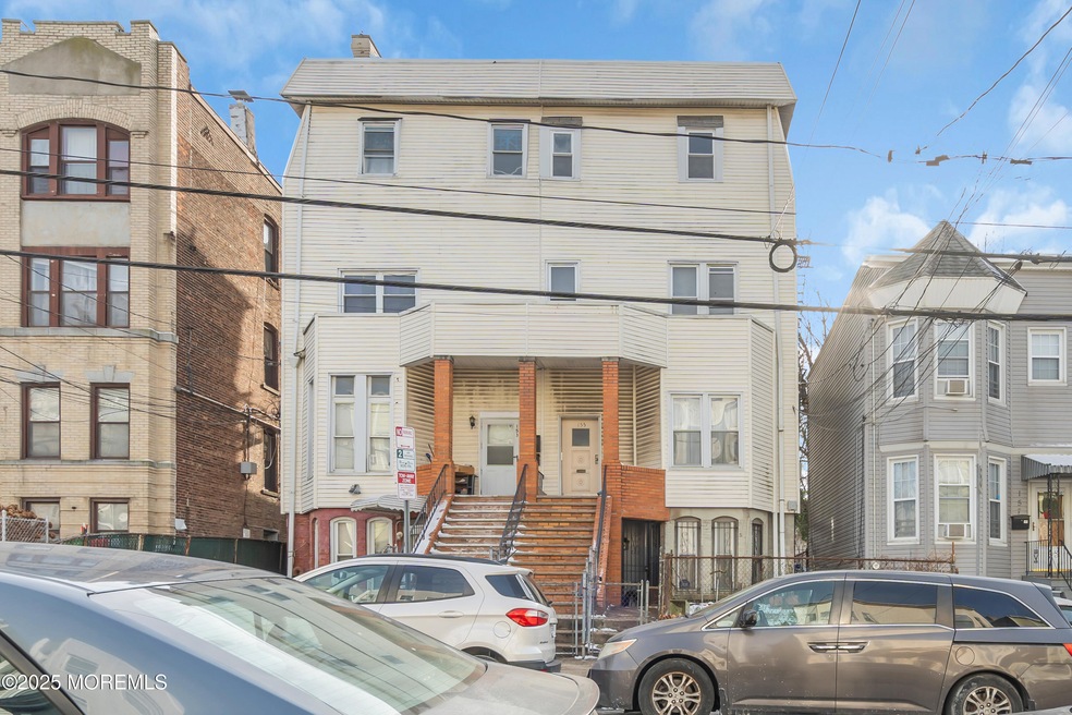 Sold $875,000 • Co-Listing Agent