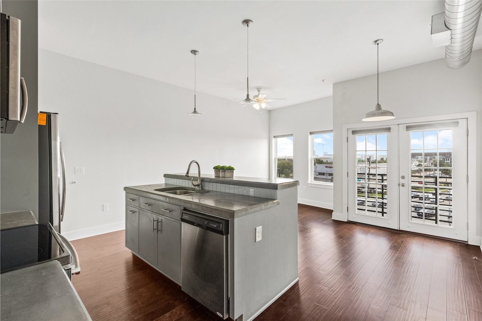 Gorgeous light filled top floor condo with private