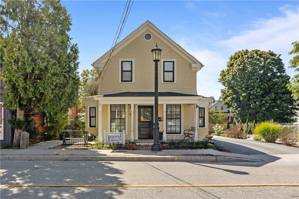 74 Maple Ave unit 1, Barrington, RI 02806 - photo 1