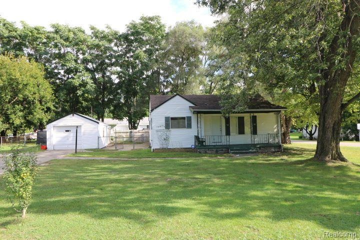 1398 Mitson Blvd, Flint, MI 48504 - photo 1