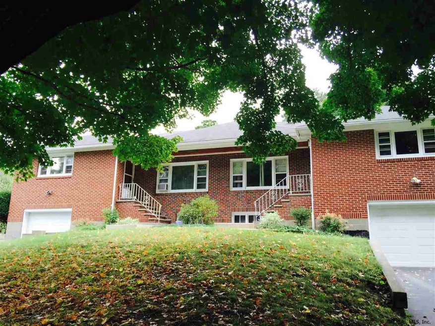 6 Sitzmark Ln, Rensselaer, NY 12144 - photo 1