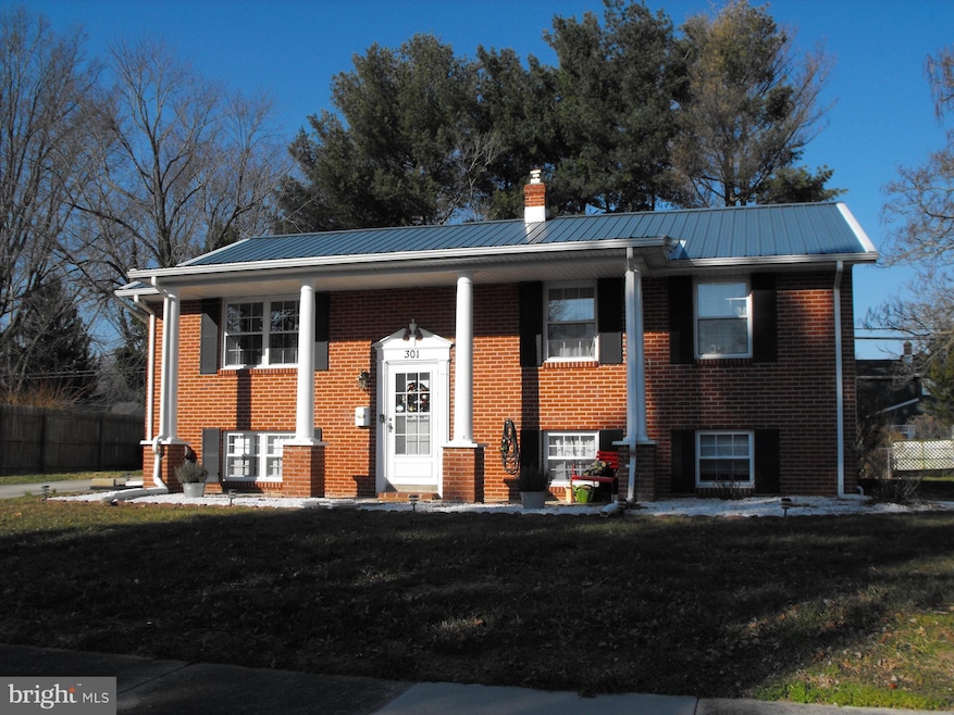 301 Mockingbird Ave, Dover, DE 19904 - photo 1