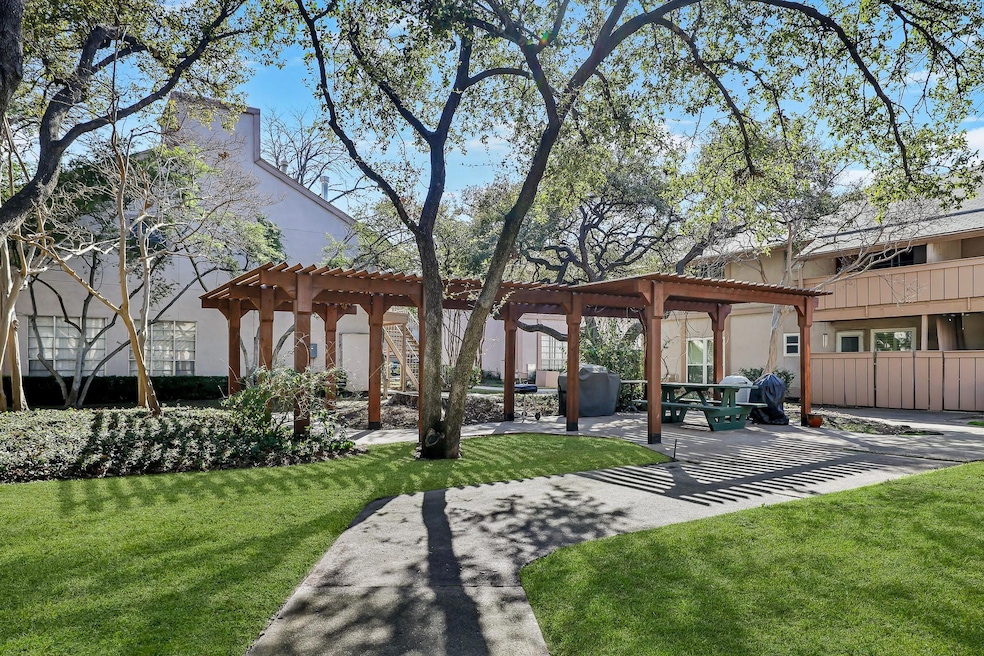 10580 High Hollows Dr unit T272, Dallas, TX 75230 - photo 1