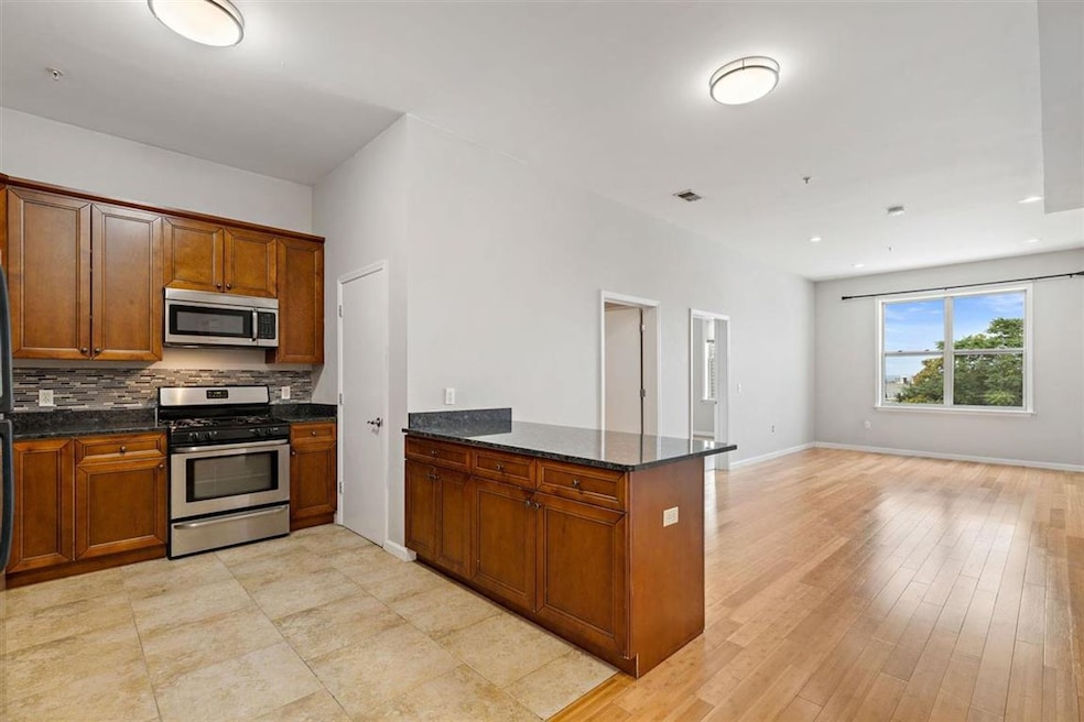 5005 Palisade Ave unit 406, West New York, NJ 07093 - photo 1