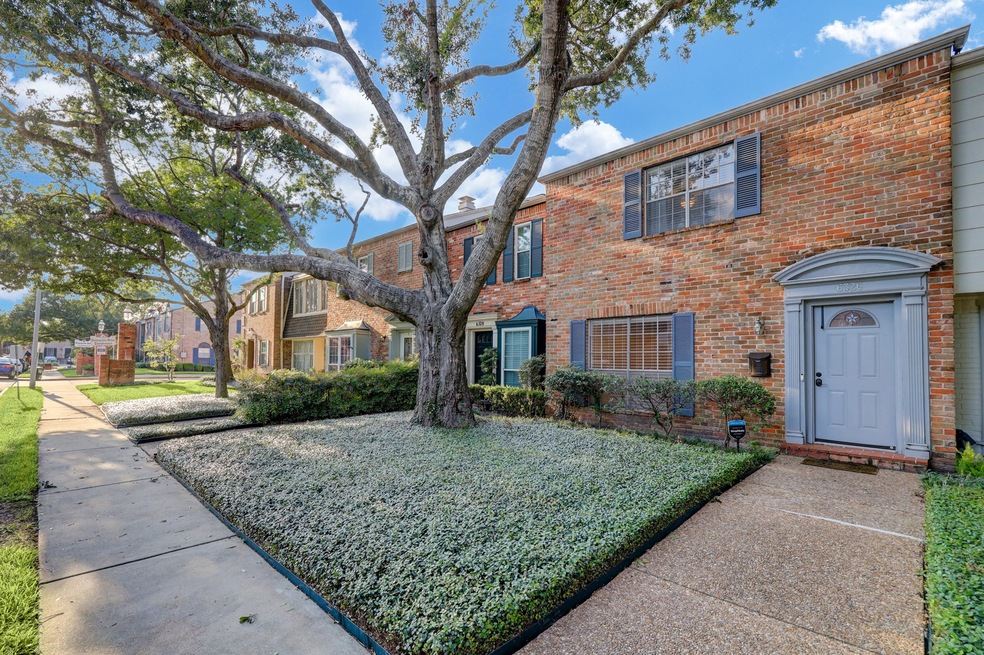 6326 Chevy Chase Dr unit 13, Houston, TX 77057 - photo 1
