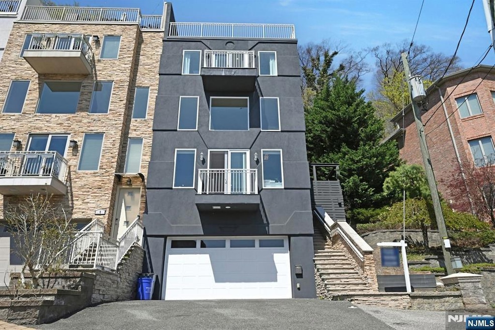 3 Oakdene Terrace unit C0003, Edgewater, NJ 07020 - photo 1