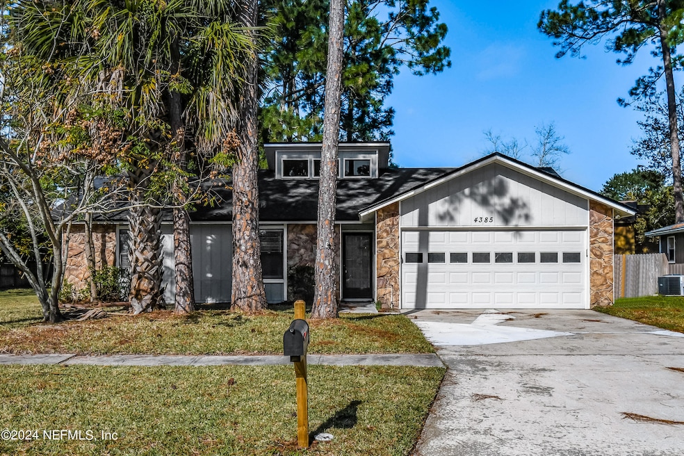 4385 Queensway Dr, Jacksonville, FL 32257 - photo 1