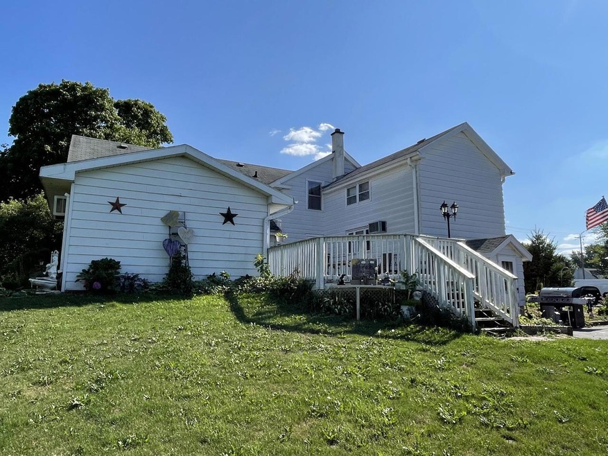 N104W15808 Donges Bay Rd, Germantown, WI 53022 - photo 1