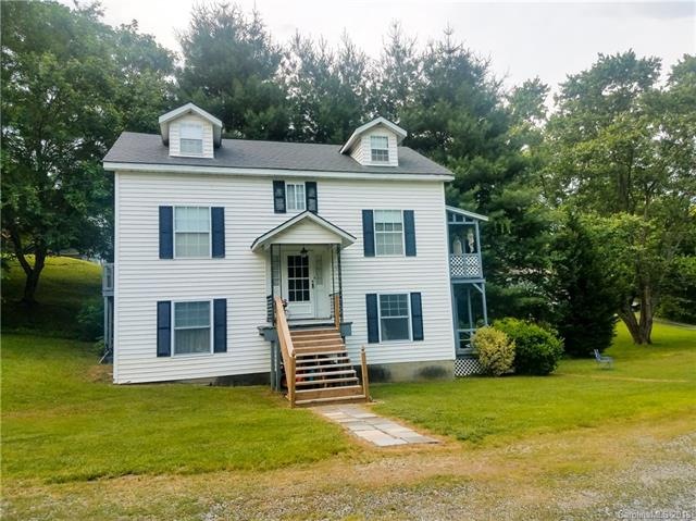 Large White House 5BR/3BA