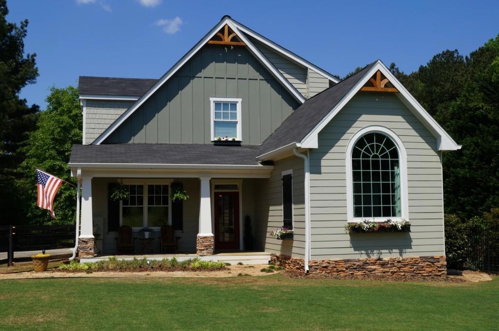 Craftsman Country elegance! Brand new Hardie sidin