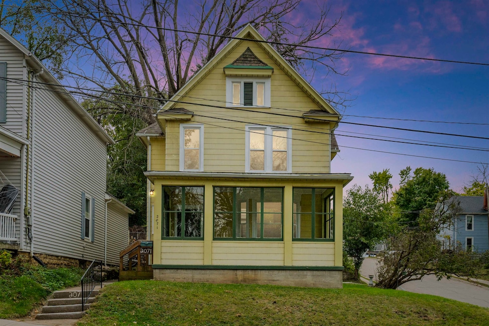 2071 N Main St, Dubuque, IA 52001 - photo 1