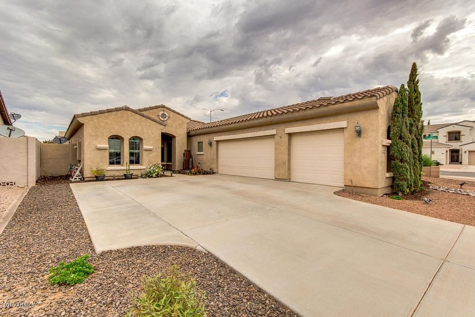 SIDE ENTRY 3 CAR GARAGE