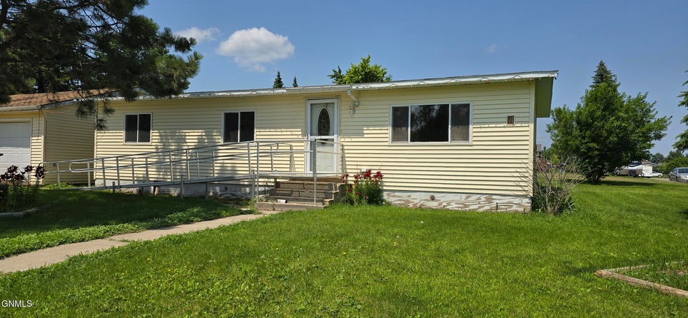 1518 14th St SW, Jamestown, ND 58401 - photo 1