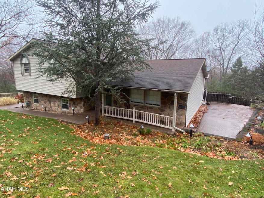 1016 S Carlisle Ln, Altoona, PA 16602 - photo 1