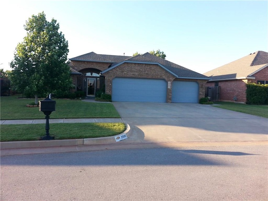 2505 SE 8th St, Moore, OK 73160 - photo 1