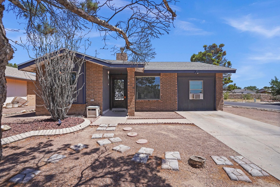 15327 Fairwood Ct, Horizon City, TX 79928 - photo 1