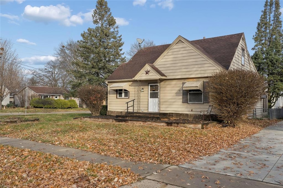 1919 51st St, Des Moines, IA 50310 - photo 1