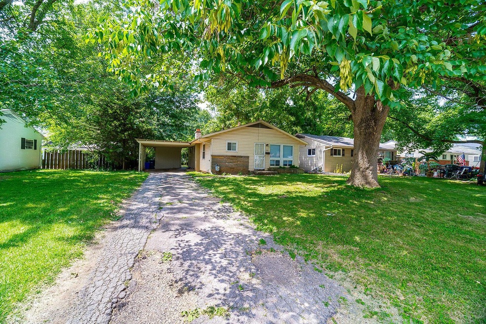 939 Bryon Ave-1