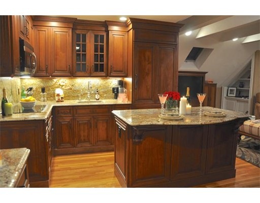 125 Berkley St unit 3, Taunton, MA 02780 - photo 1