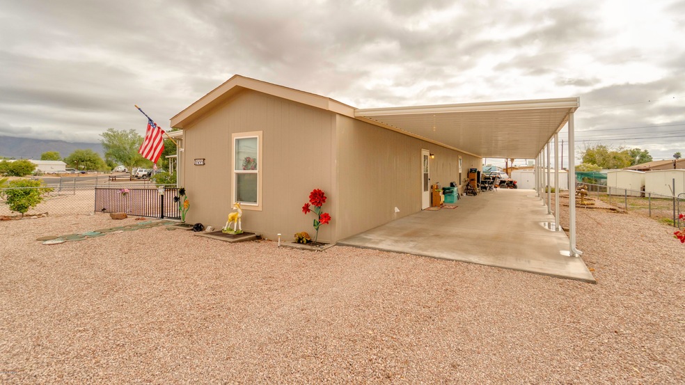 1423 E 23rd-25