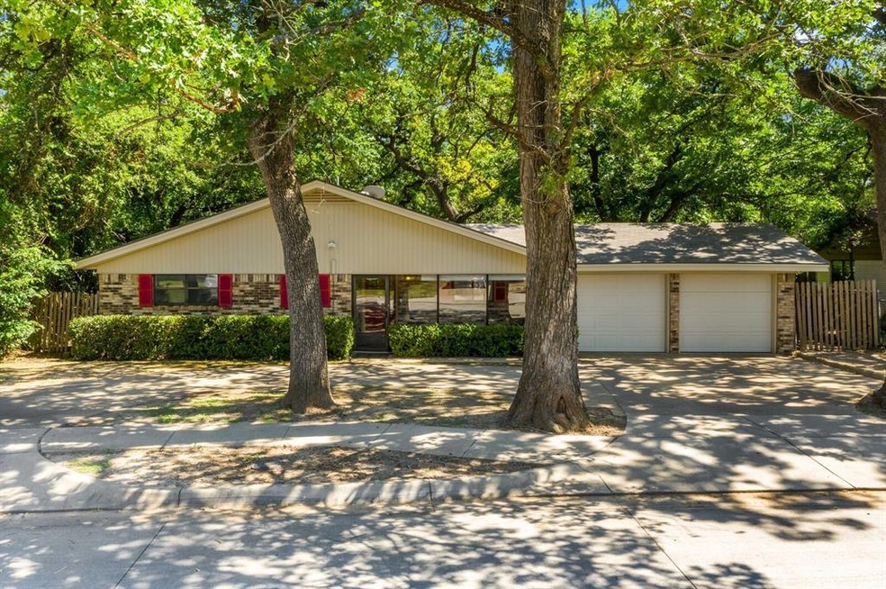 504 E Redbud Dr, Hurst, TX 76053 - photo 1