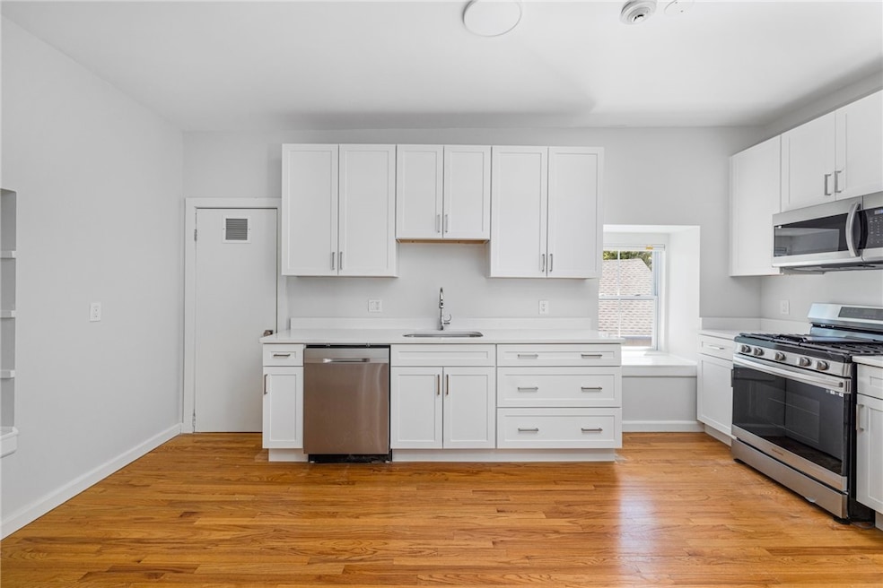 462 Thames St unit 3, Newport, RI 02840 - photo 1