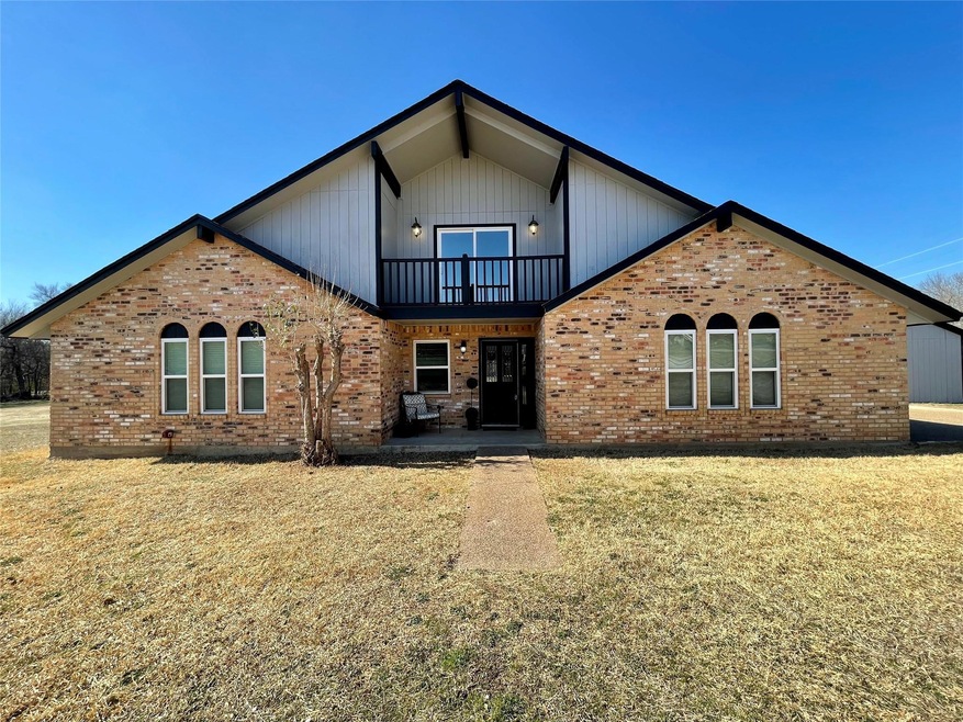 1924 Live Oak Cir, Azle, TX 76020 - photo 1