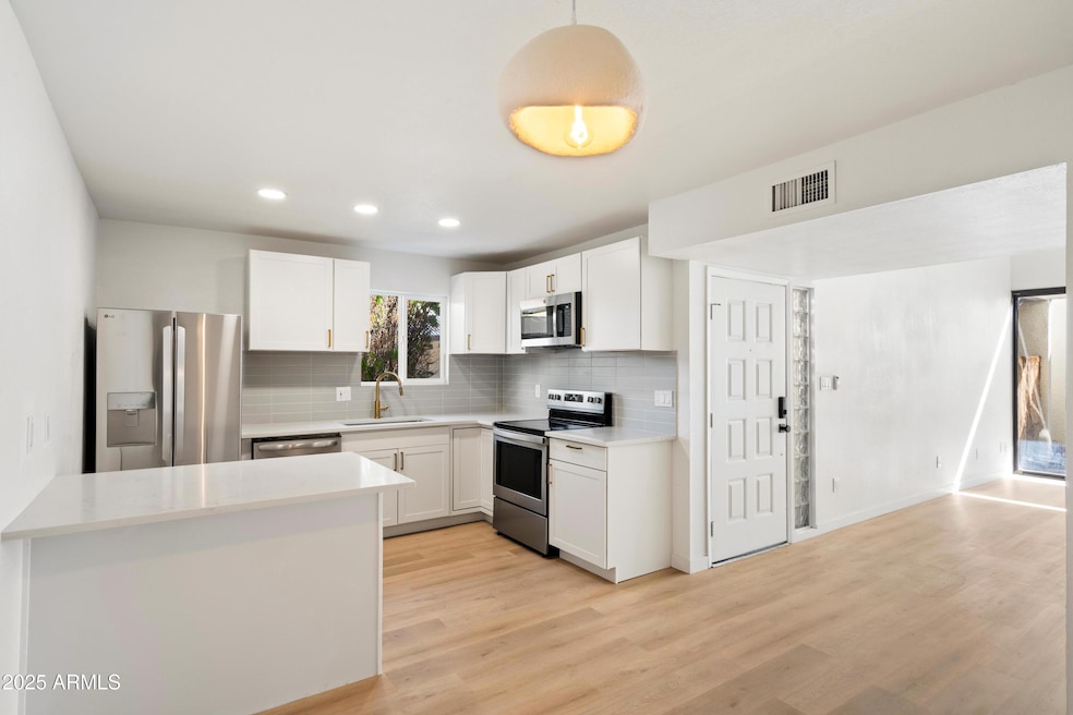 16041 N 31st St unit 12, Phoenix, AZ 85032 - photo 1