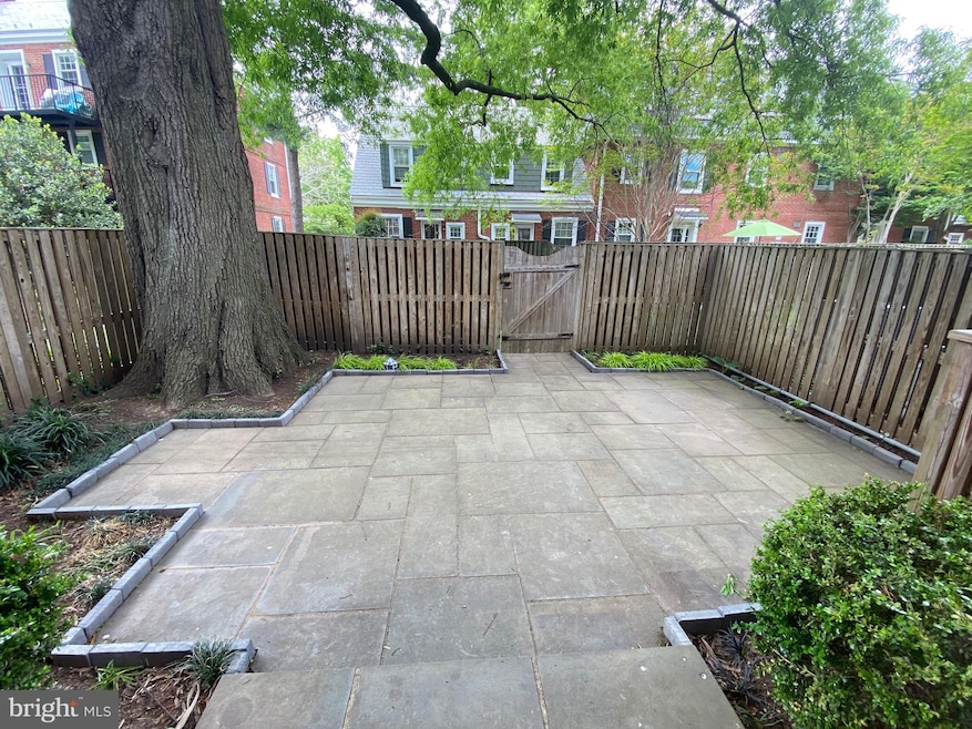 3014 S Abingdon St unit A1, Arlington, VA 22206 - photo 1