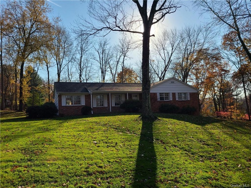 677 Rollingwood Way, Valley Cottage, NY 10989 - photo 1