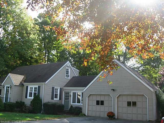 681 Wigwam Ln, Stratford, CT 06614 - photo 1