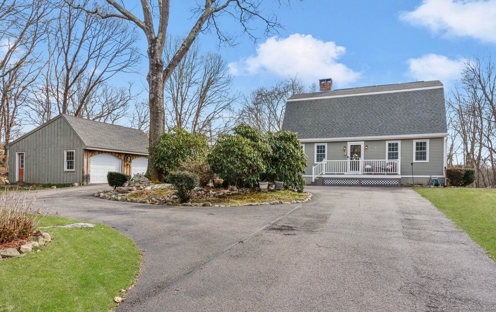 4 Holly Ct, Pawcatuck, CT 06379 - photo 1