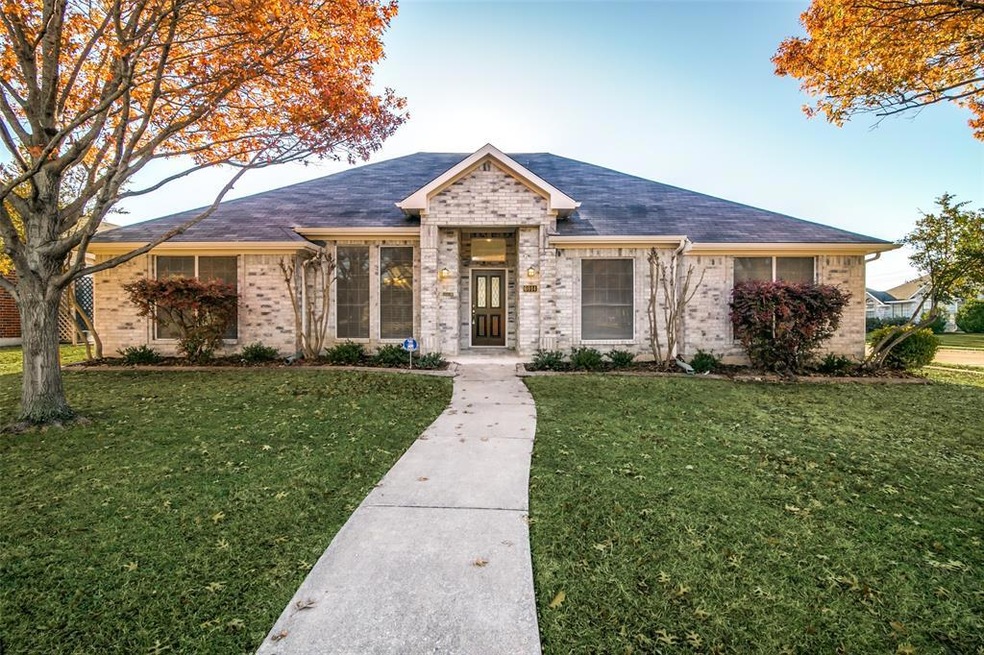 6014 Hawkeye Rd, Rowlett, TX 75089 - photo 1