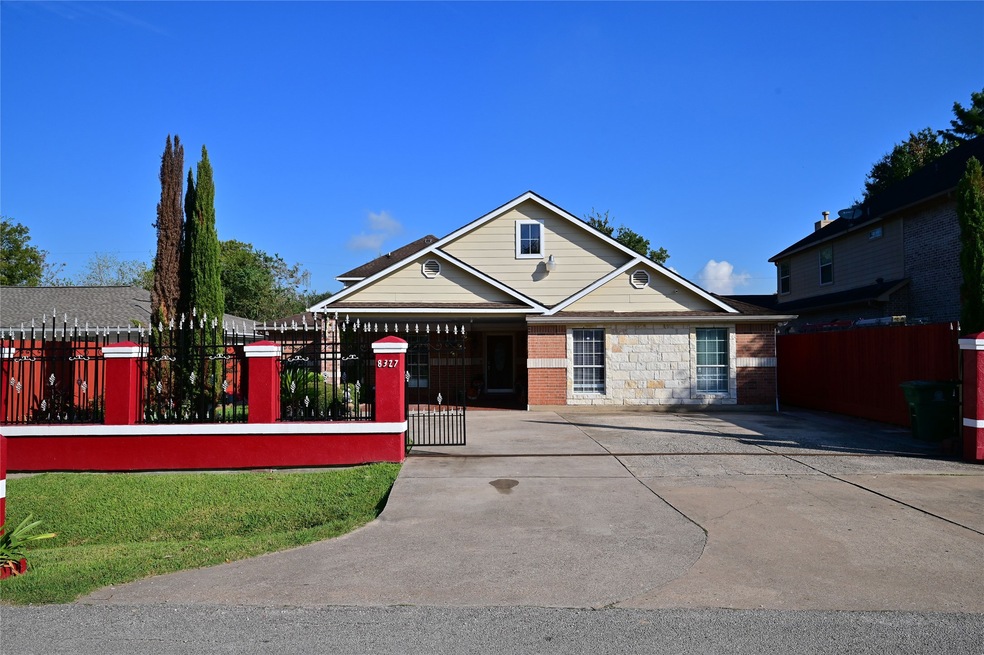 8327 Wetherby Ln, Houston, TX 77075 - photo 1